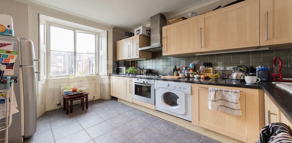 			2 Bedroom, 1 bath, 1 reception Flat			 Kendal Street, Hyde Park
